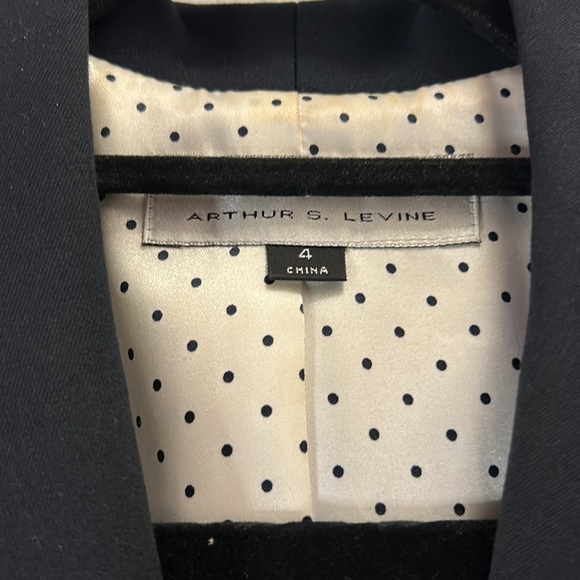 Tahari two piece suit set - Picture 2 of 3